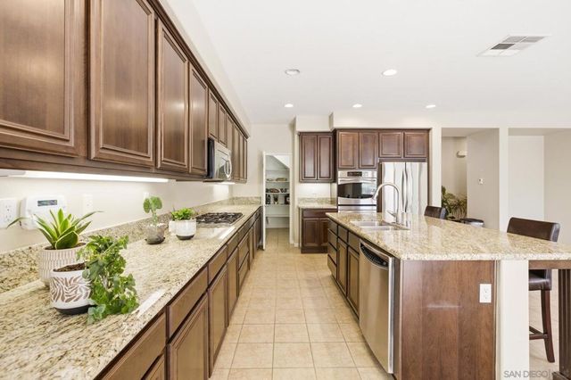 35607 Sainte Foy St, Murrieta, CA 92563