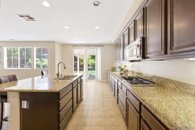 35607 Sainte Foy St, Murrieta, CA 92563