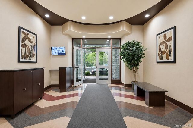 84-31 Van Wyck Expressway 2B, Briarwood, NY 11435
