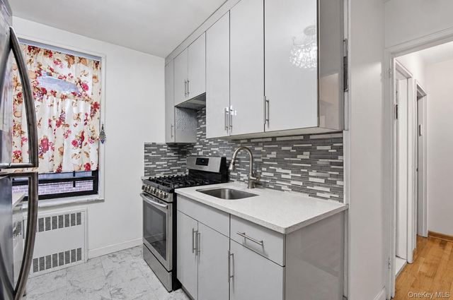 84-31 Van Wyck Expressway 2B, Briarwood, NY 11435