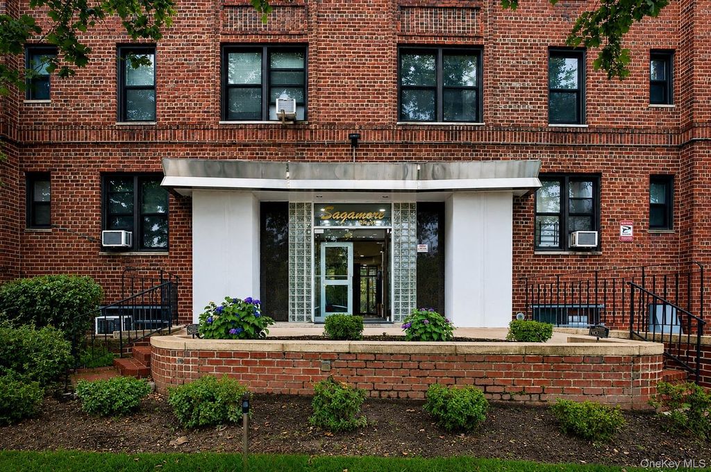 84-31 Van Wyck Expressway 2B, Briarwood, NY 11435