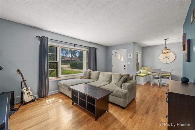 812 Hitchcock Avenue, Lisle, IL 60532