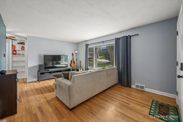 812 Hitchcock Avenue, Lisle, IL 60532