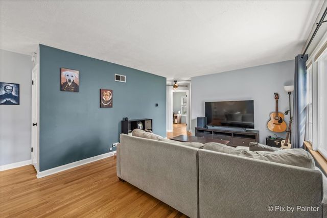 812 Hitchcock Avenue, Lisle, IL 60532