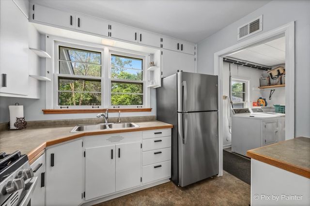 812 Hitchcock Avenue, Lisle, IL 60532