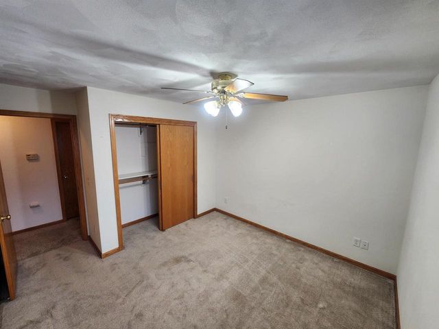 2715 N Wuthering Hills Drive, Janesville, WI 53546