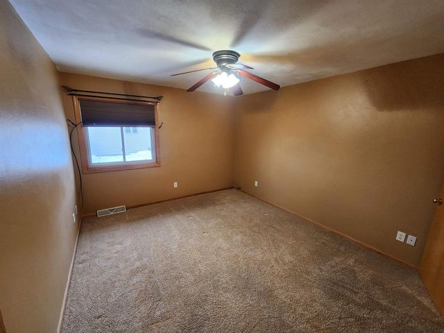 2715 N Wuthering Hills Drive, Janesville, WI 53546