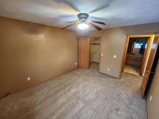 2715 N Wuthering Hills Drive, Janesville, WI 53546