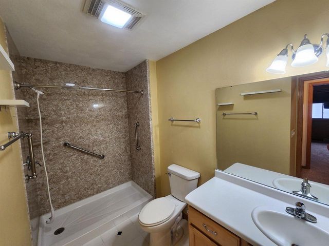 2715 N Wuthering Hills Drive, Janesville, WI 53546