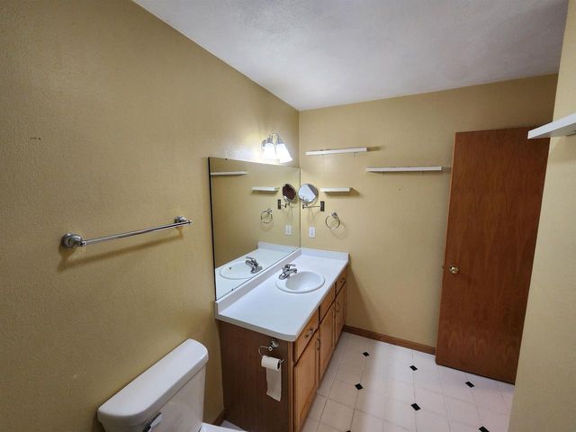 2715 N Wuthering Hills Drive, Janesville, WI 53546