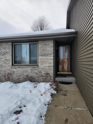 2715 N Wuthering Hills Drive, Janesville, WI 53546