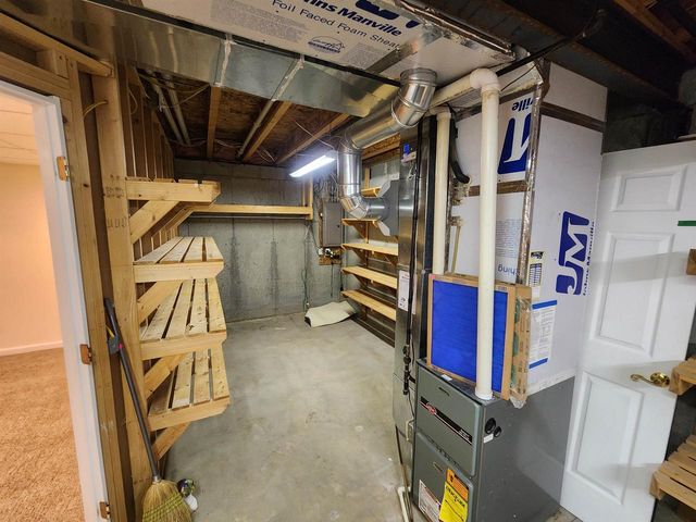 2715 N Wuthering Hills Drive, Janesville, WI 53546