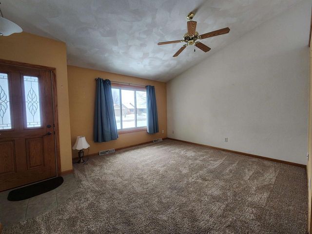 2715 N Wuthering Hills Drive, Janesville, WI 53546