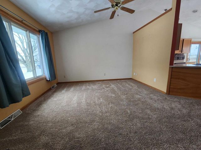 2715 N Wuthering Hills Drive, Janesville, WI 53546