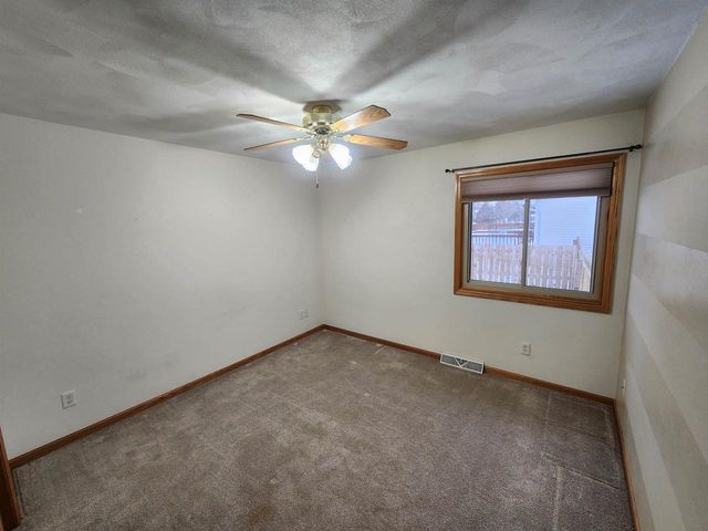 2715 N Wuthering Hills Drive, Janesville, WI 53546