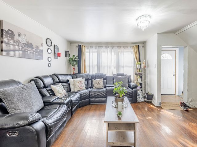 5731 S Hoyne Avenue, Chicago, IL 60636