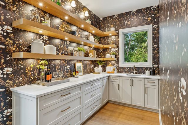 5805 Kellogg Avenue, Edina, MN 55424