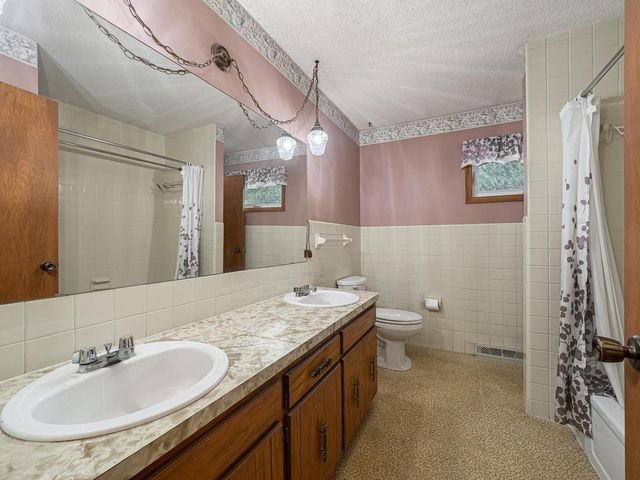 820 203rd Lane NE, East Bethel, MN 55011