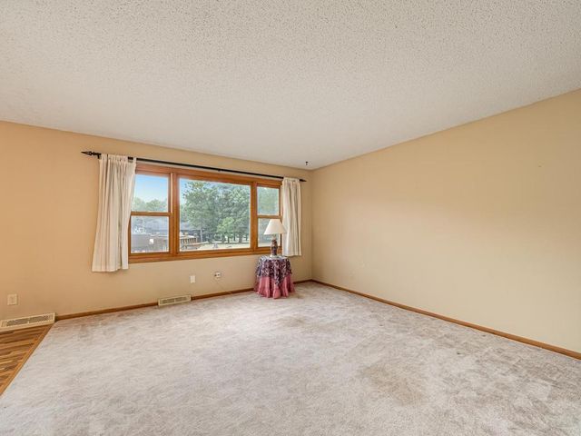 820 203rd Lane NE, East Bethel, MN 55011