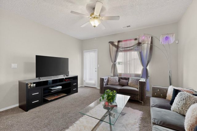 10683 Valedon Lane SW, Albuquerque, NM 87121