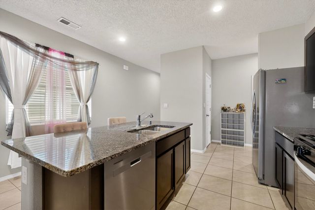 10683 Valedon Lane SW, Albuquerque, NM 87121