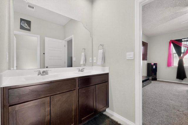 10683 Valedon Lane SW, Albuquerque, NM 87121