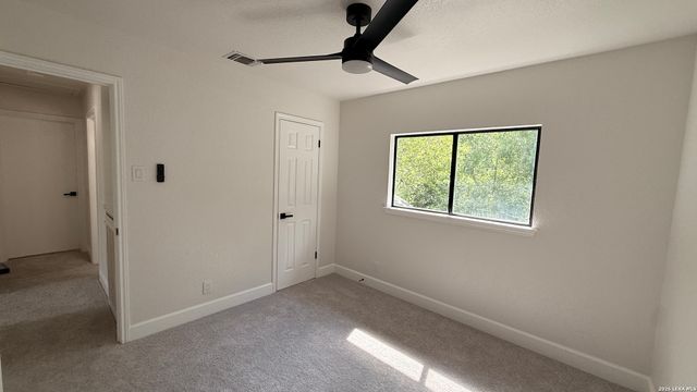 6283 Valley Bay Dr, San Antonio, TX 78250