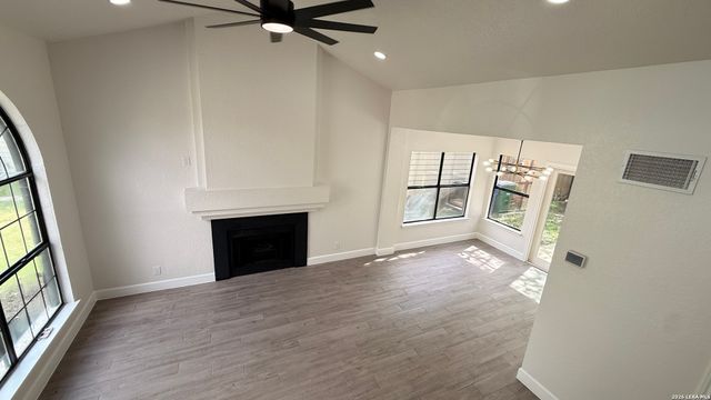 6283 Valley Bay Dr, San Antonio, TX 78250