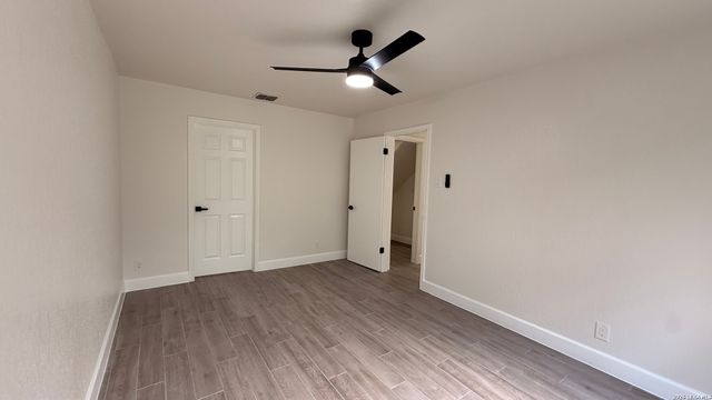 6283 Valley Bay Dr, San Antonio, TX 78250