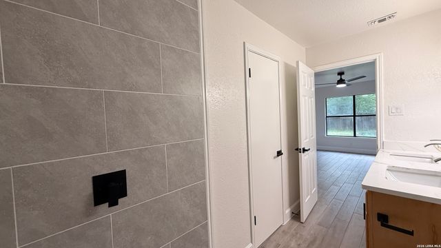 6283 Valley Bay Dr, San Antonio, TX 78250