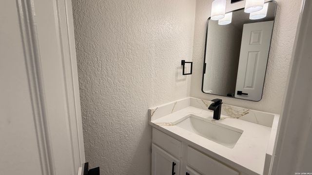 6283 Valley Bay Dr, San Antonio, TX 78250