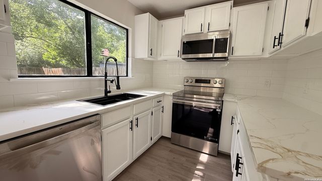 6283 Valley Bay Dr, San Antonio, TX 78250