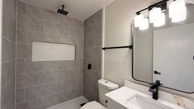 6283 Valley Bay Dr, San Antonio, TX 78250