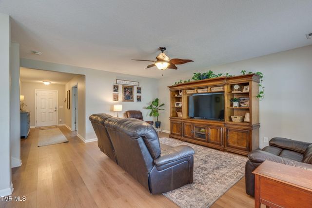 212 Pembrooke Circle, Jonesborough, TN 37659
