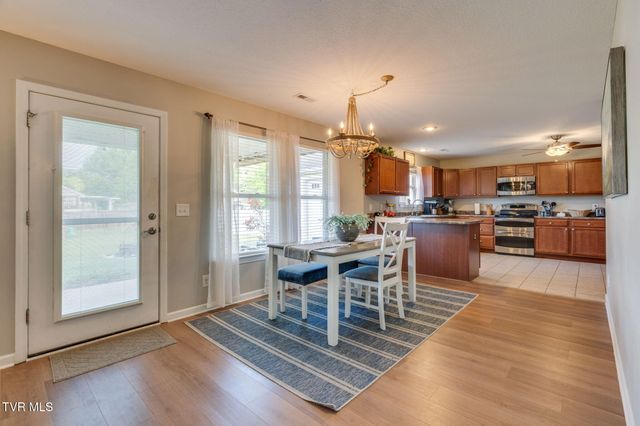 212 Pembrooke Circle, Jonesborough, TN 37659