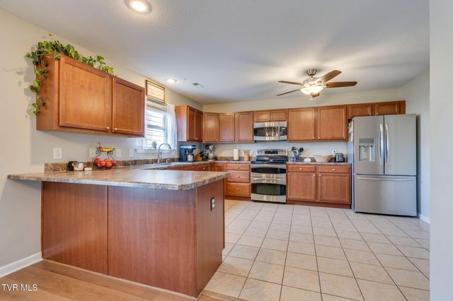 212 Pembrooke Circle, Jonesborough, TN 37659
