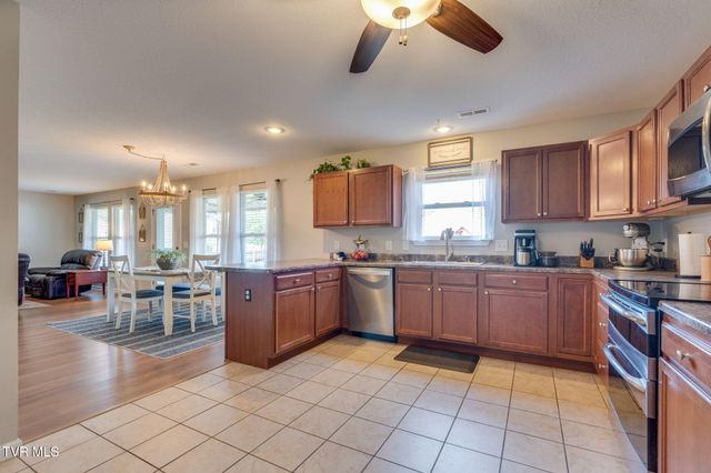 212 Pembrooke Circle, Jonesborough, TN 37659