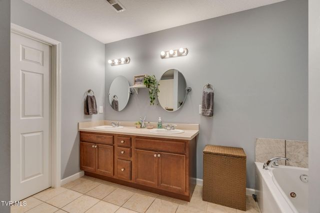 212 Pembrooke Circle, Jonesborough, TN 37659