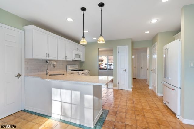 8 Forest Dale Dr, Harding Twp., NJ 07960