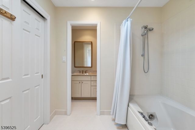 8 Forest Dale Dr, Harding Twp., NJ 07960