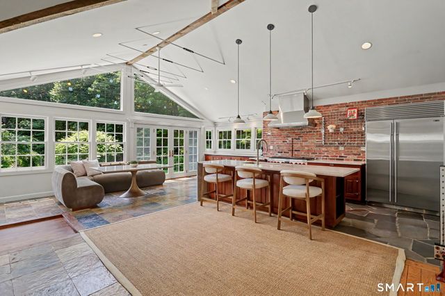 585 Hoydens Lane, Fairfield, CT 06824