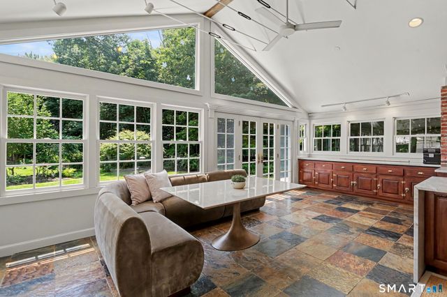 585 Hoydens Lane, Fairfield, CT 06824