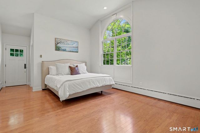 585 Hoydens Lane, Fairfield, CT 06824