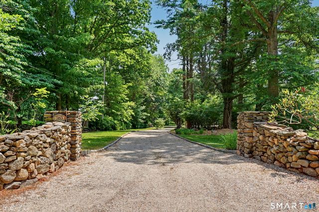 585 Hoydens Lane, Fairfield, CT 06824