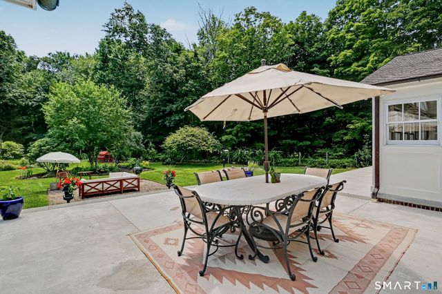 585 Hoydens Lane, Fairfield, CT 06824