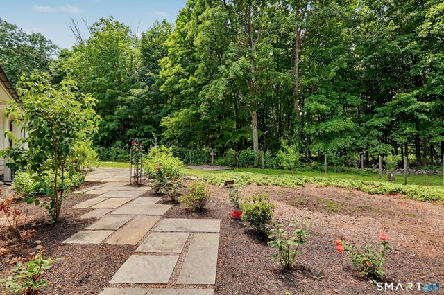 585 Hoydens Lane, Fairfield, CT 06824