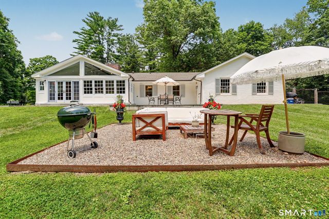585 Hoydens Lane, Fairfield, CT 06824