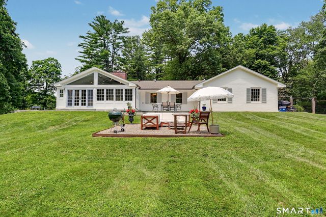 585 Hoydens Lane, Fairfield, CT 06824