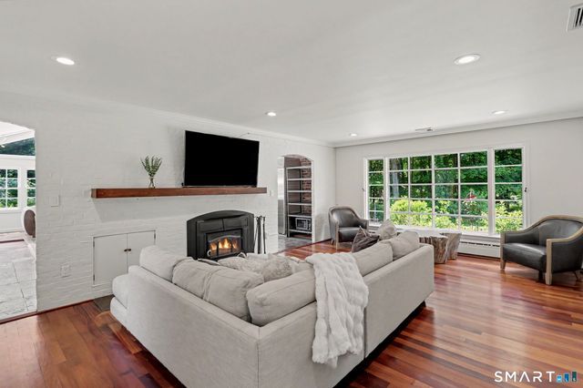 585 Hoydens Lane, Fairfield, CT 06824