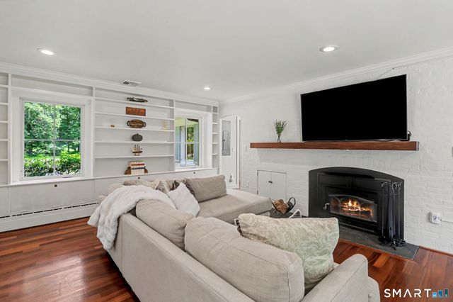 585 Hoydens Lane, Fairfield, CT 06824